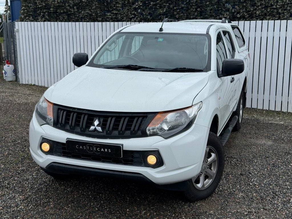 Mitsubishi L200 2.4L Dc 4Life White #3