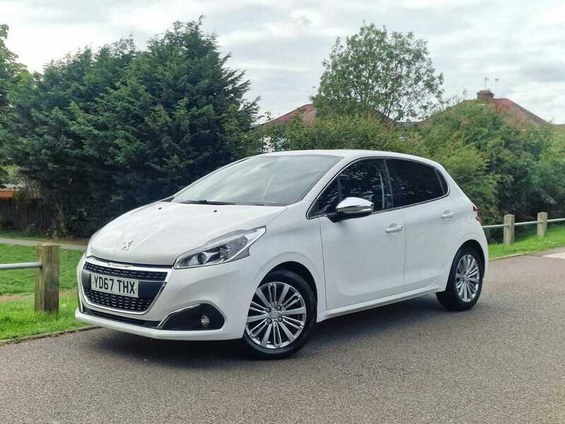 Peugeot 208 Allure White #2