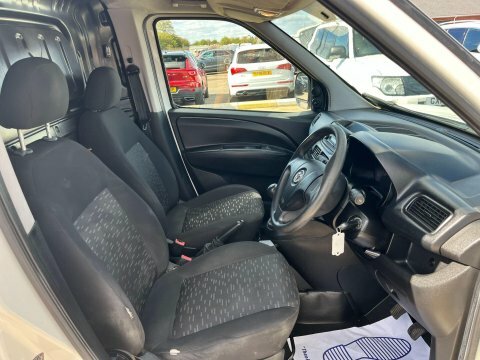 Vauxhall Combo 2000 1.3 Cdti 16V 95Ps H1 Sportive Van Euro 6 Silver #2