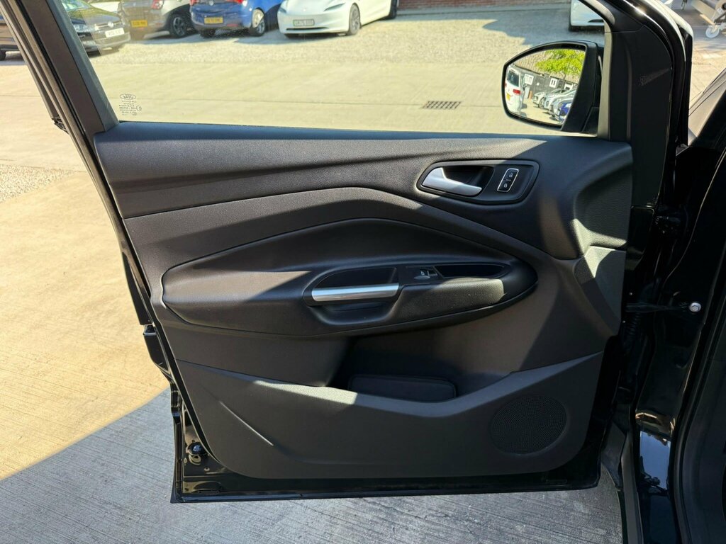 Ford Kuga 2.0 Tdci 150 Zetec 2Wd White #32