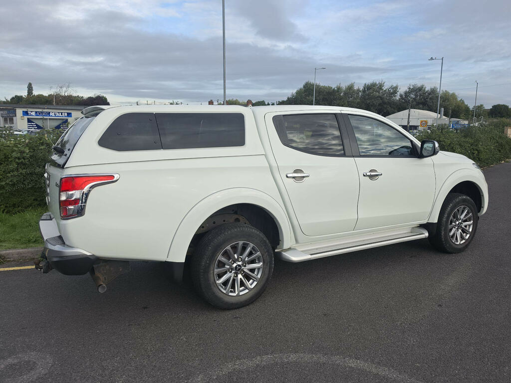 Mitsubishi L200 2.4 Di-d Dc Barbarian 4Wd Euro 6 White #2