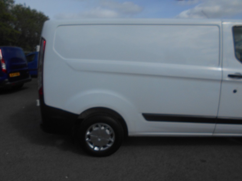 Ford Transit Custom 2.2 460 Trend L4 H3 Wheelchair Accessible Minibus White #9