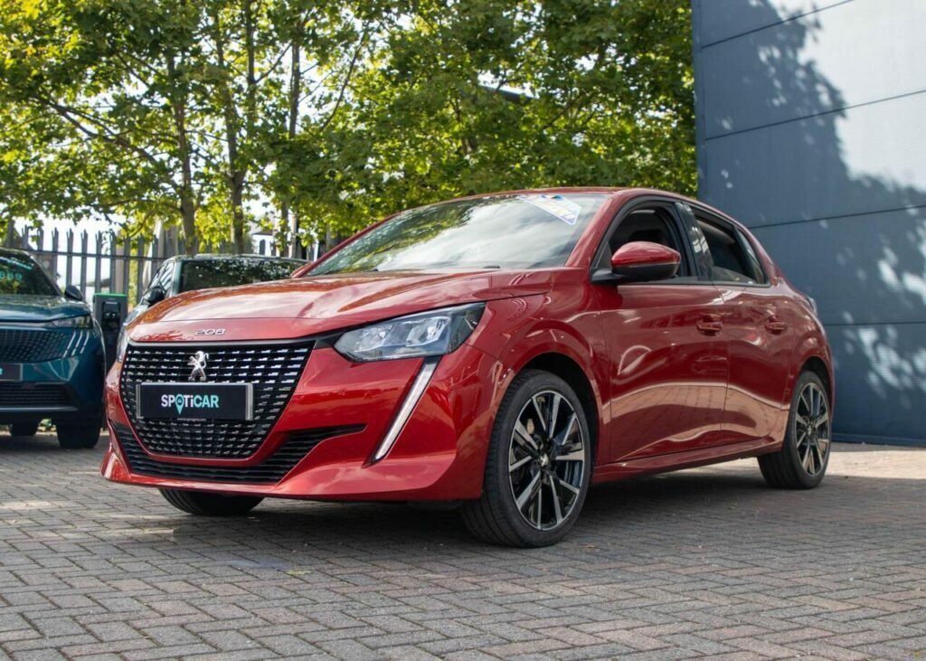 Peugeot 208 1.2 Puretech Allure Premium Euro 6 S S Red #2
