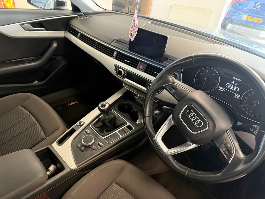 Audi A4 2.0 L Tdi Ultra Se Black #6