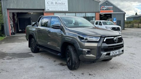 Toyota HILUX 2.8 Hilux Invincible Brown #6