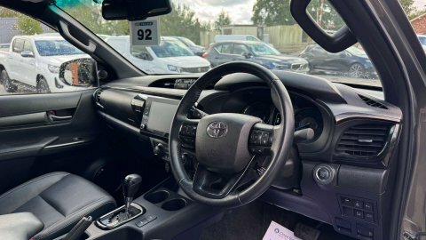 Toyota HILUX 2.4D Active 150 #8