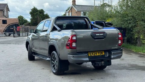 Toyota HILUX 2.8 Hilux Invincible Brown #3