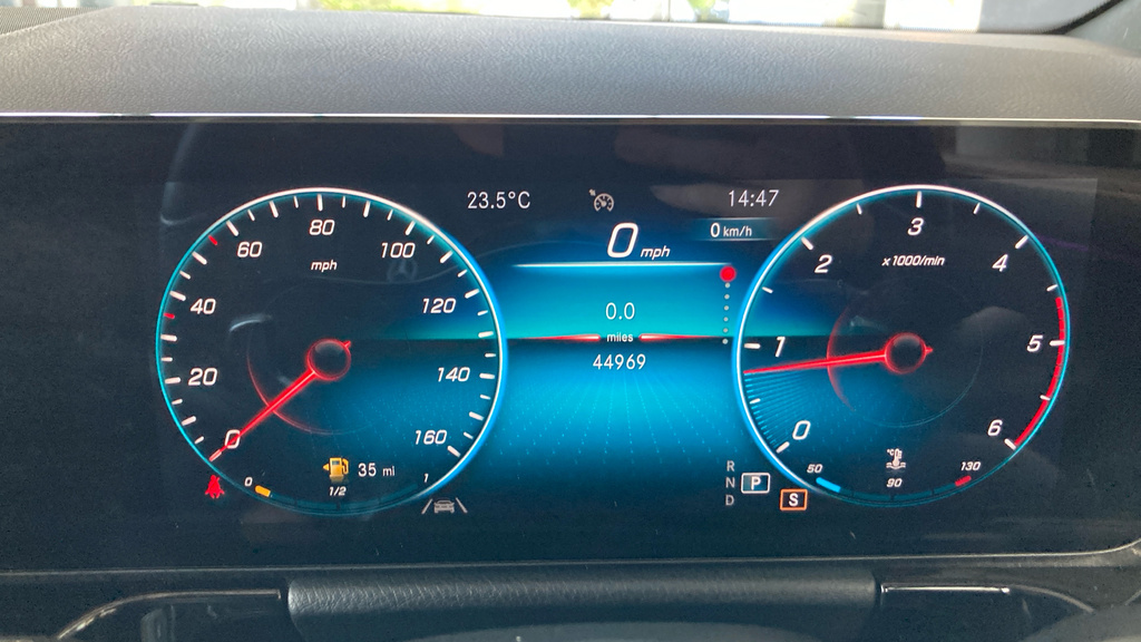 Mercedes-Benz GLA Class Sport Grey #13