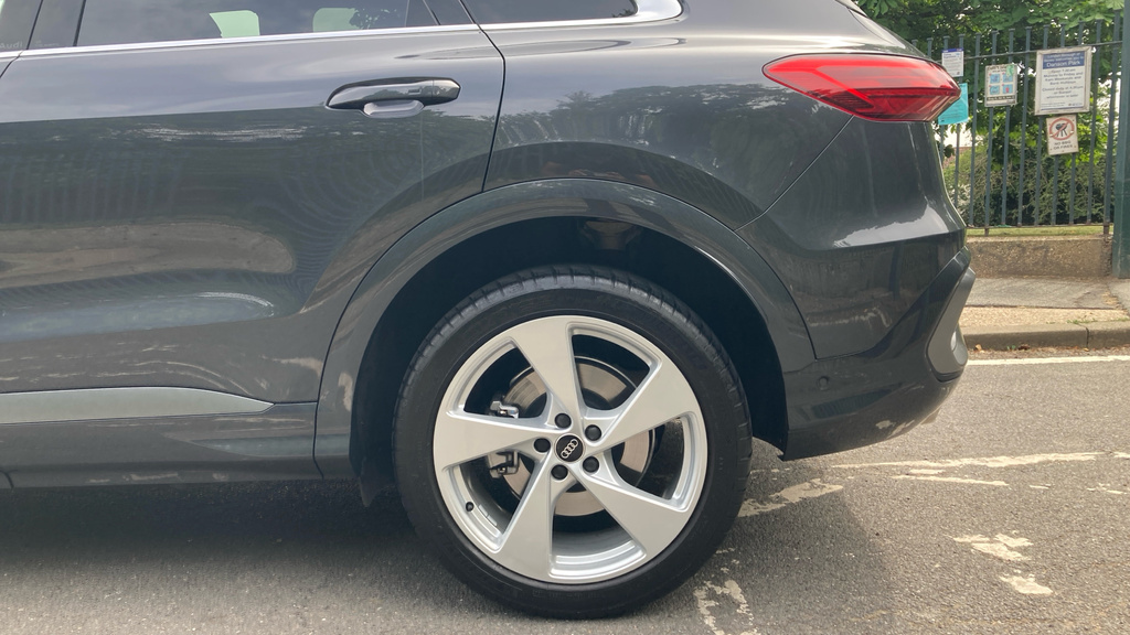 Audi Q5 2.0 Tdi Quattro Launch Edition S Tronic 2025 Black #19