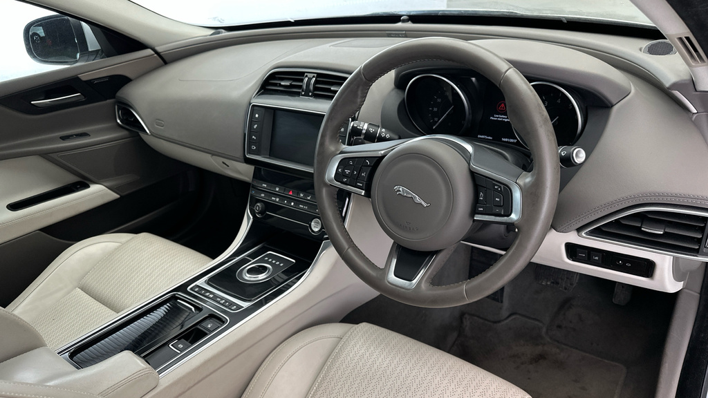 Jaguar XE 2.0D R-sport Saloon Blue #11