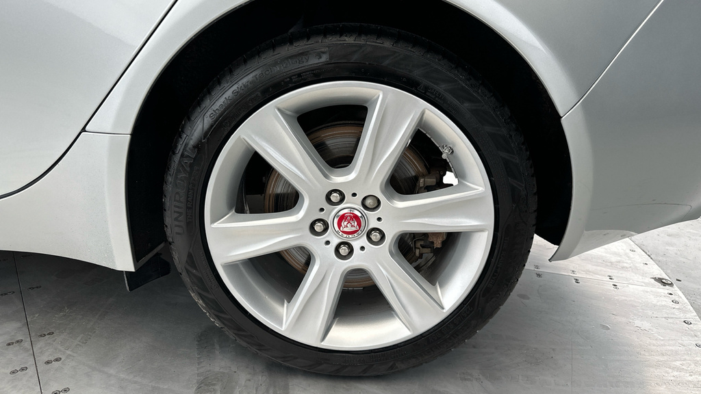 Jaguar XE 2.0D R-sport Saloon Blue #23