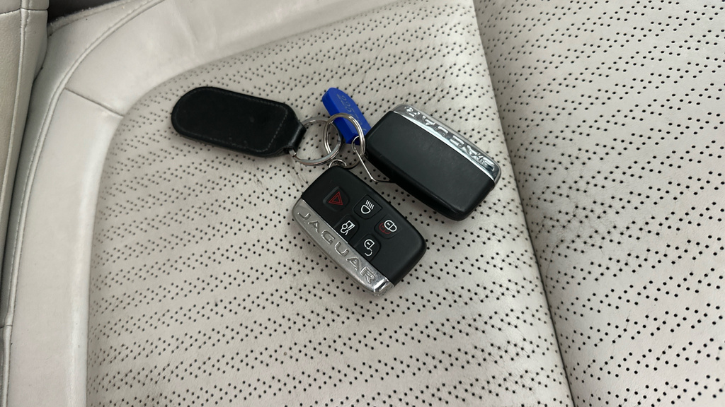 Jaguar XE 2.0D R-sport Saloon Blue #27