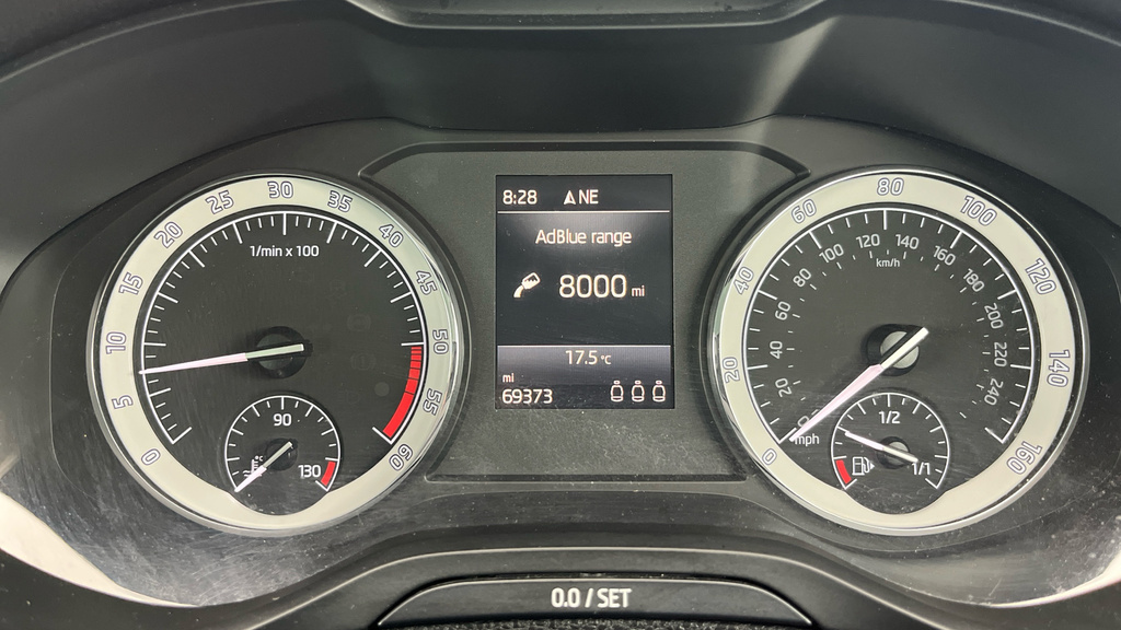 Skoda Karoq Se L Beige #24
