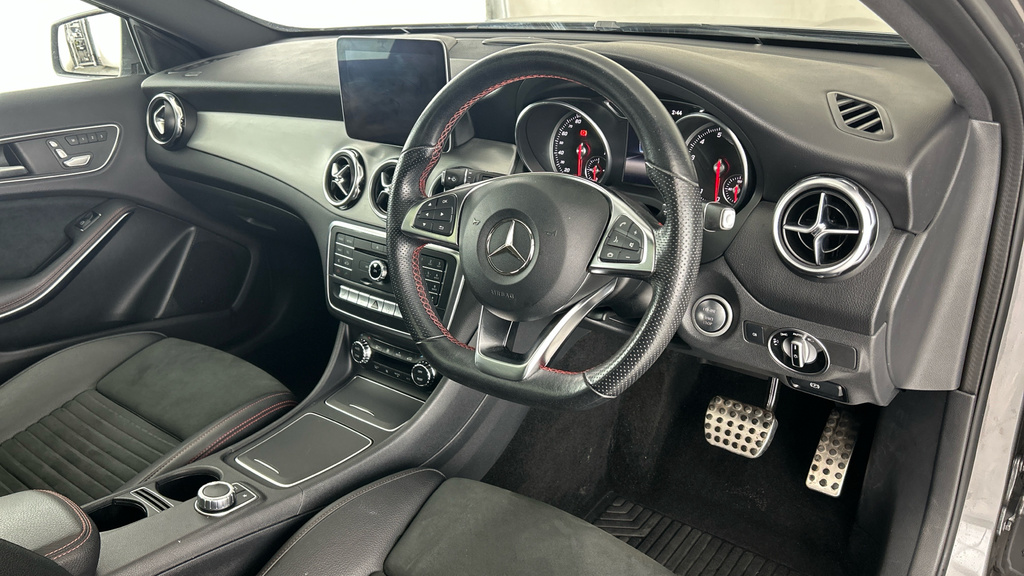 Mercedes-Benz GLA Class Gla 180 Amg Line Edition Black #14