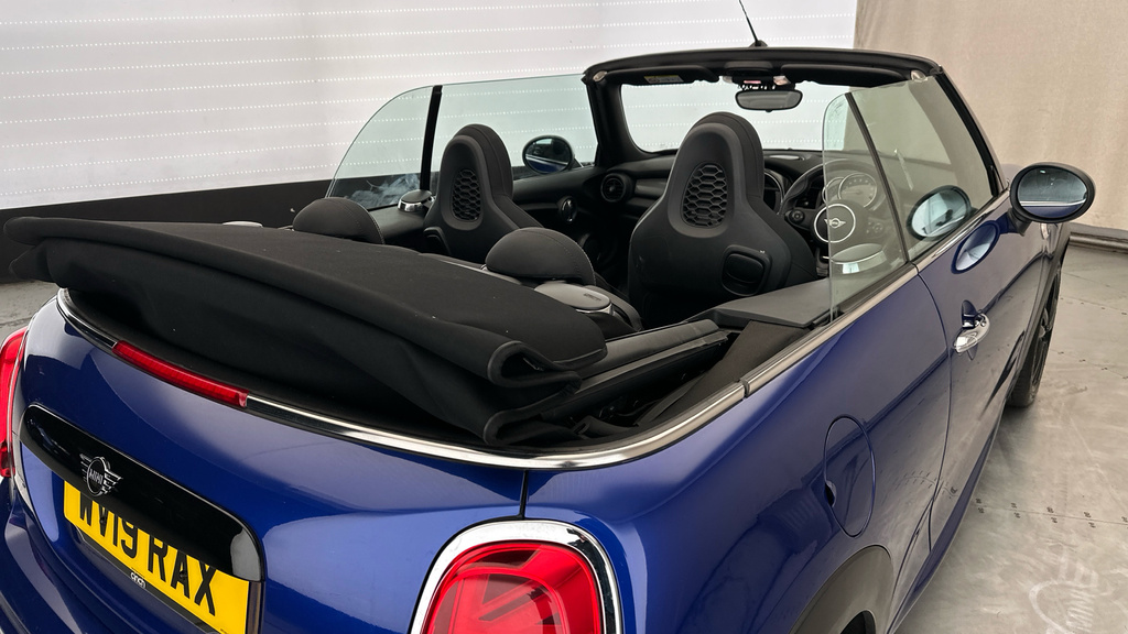 Mini Convertible 2.0 Cooper S Exclusive Steptronic Euro 6-Door Black #3