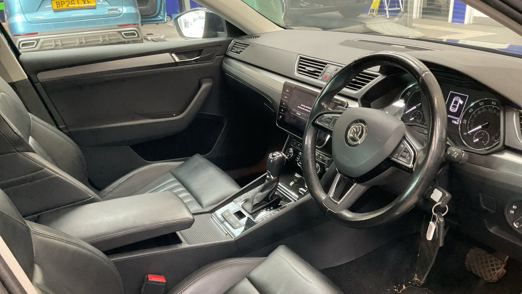 Skoda Superb 2.0 Tdi Cr Se L Executive Black #10