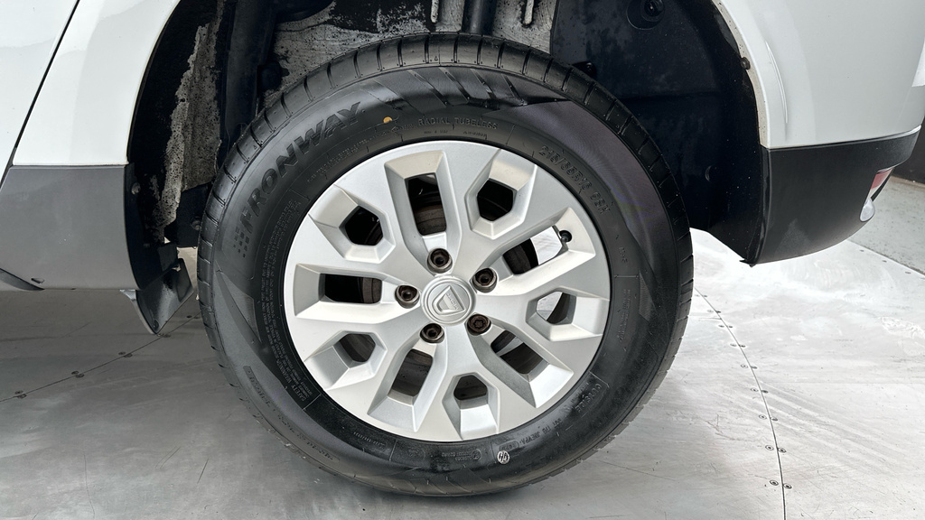Dacia Duster 1.5 Blue Dci Comfort Suv 4Wd Sel White #22