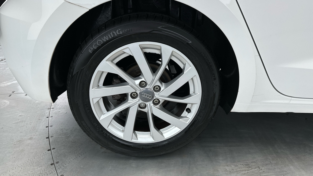 Audi A1 1.0 Sportback Tfsi Sport 94 Bhp White #25