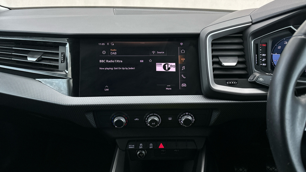 Audi A1 1.0 Sportback Tfsi Sport 94 Bhp White #18