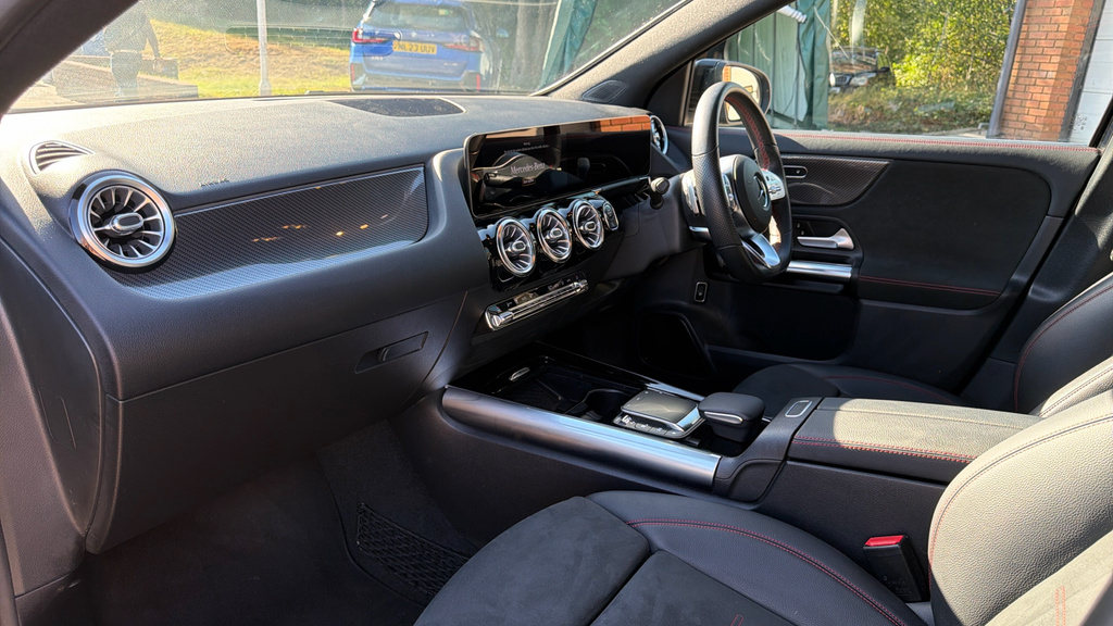 Mercedes-Benz GLA Class Gla 200 Amg Line Premium Plus Black #10