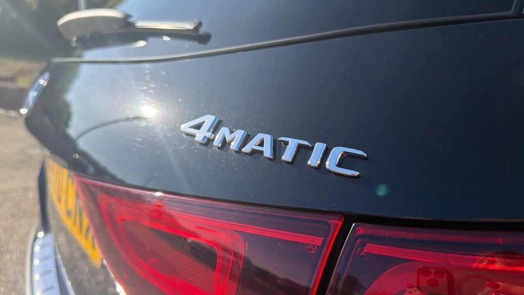 Mercedes-Benz GLA Class Gla 200 Amg Line Premium Plus Black #39