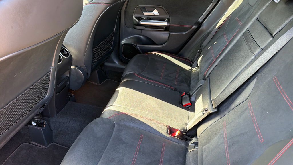 Mercedes-Benz GLA Class Gla 200 Amg Line Premium Plus Black #14