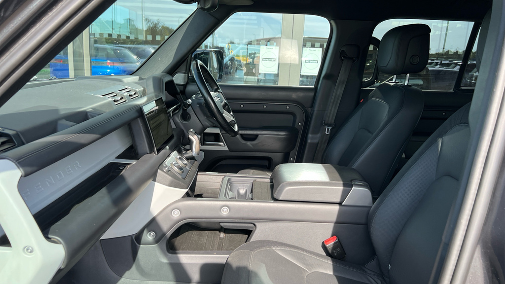 Land Rover Defender 3.0 D250 Hard Top Standard Black #20
