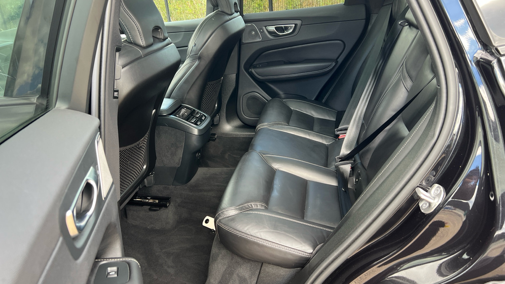 Volvo XC60 Plus Dark T6 Awd 350 Hp Grey #14
