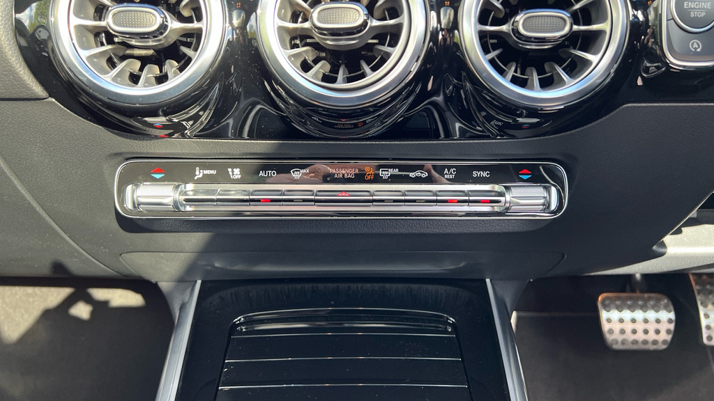 Mercedes-Benz GLA Class Gla 200 Amg Line Premium Black #41