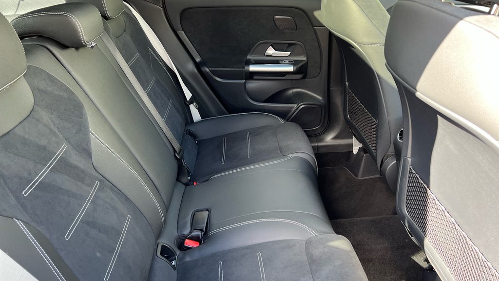 Mercedes-Benz GLA Class Gla 200 Amg Line Premium Black #20