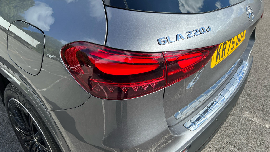Mercedes-Benz GLA Class Gla 200 Amg Line Premium Black #31
