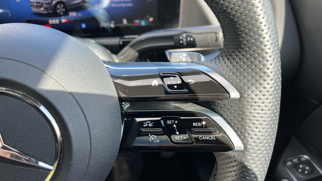 Mercedes-Benz GLA Class Gla 200 Amg Line Premium Black #15