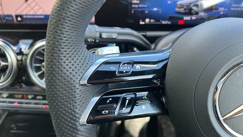 Mercedes-Benz GLA Class Gla 200 Amg Line Premium Black #36