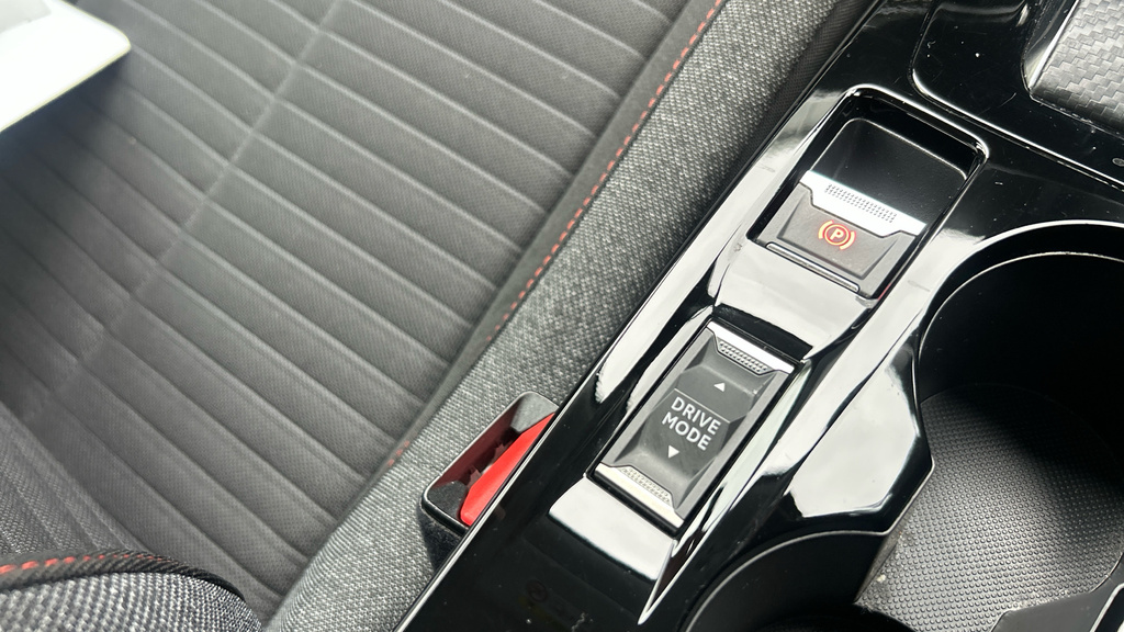 Peugeot e-2008 50Kwh Allure Premium  #24