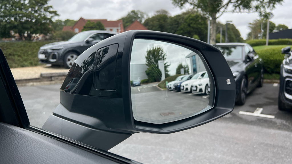 Audi Q5 Q5 S Line Edition 1 40 Tdi Mhev Quattro S-a White #36