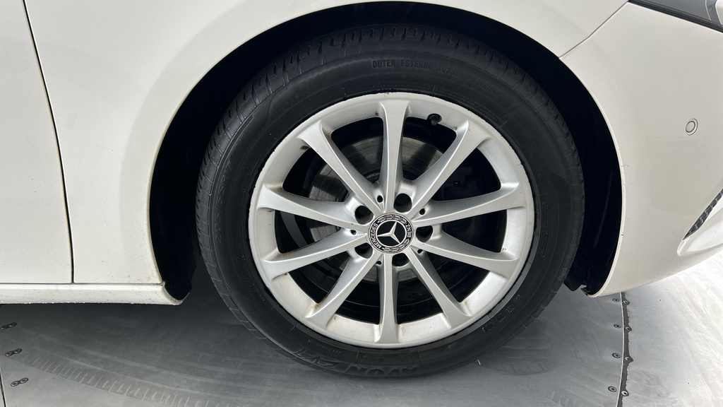 Mercedes-Benz A Class A 180 Amg Line Premium White #27