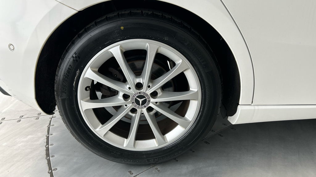 Mercedes-Benz A Class A 180 Amg Line Premium White #26
