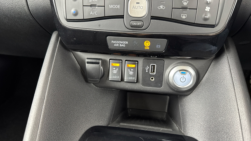 Nissan Leaf 110Kw N-connecta 40Kwh Silver #24