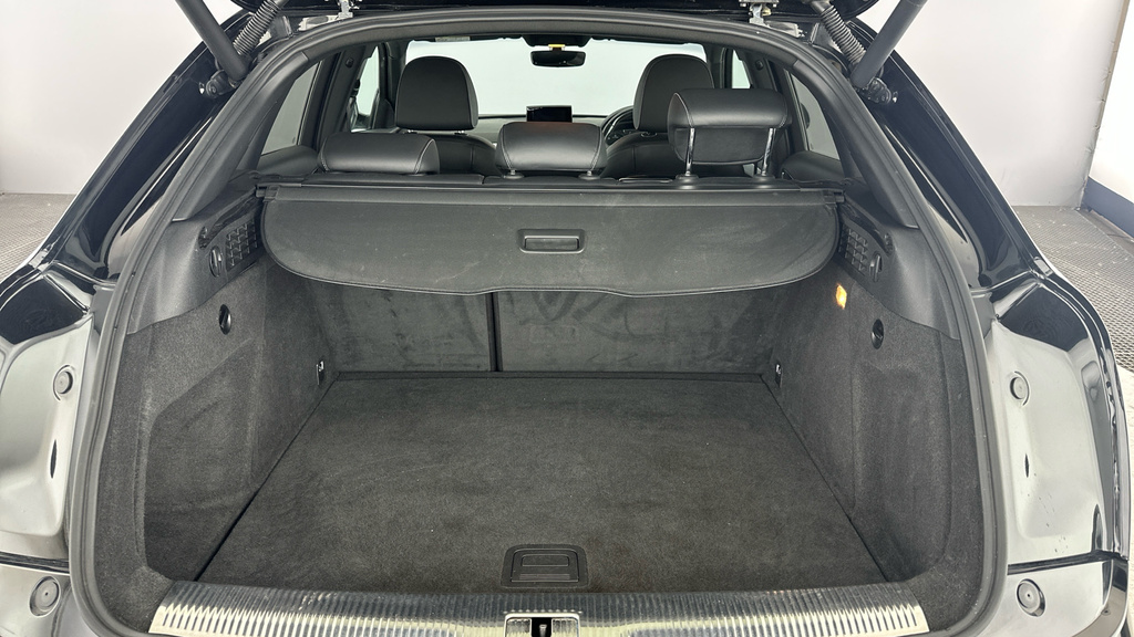 Audi Q3 S Line Edition 1.4 Tfsi Cylinder On Demand 150 Ps  #16
