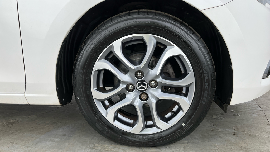 Mazda 2 1.5 Skyactiv-g Sport Black Euro 6 Ss White #30