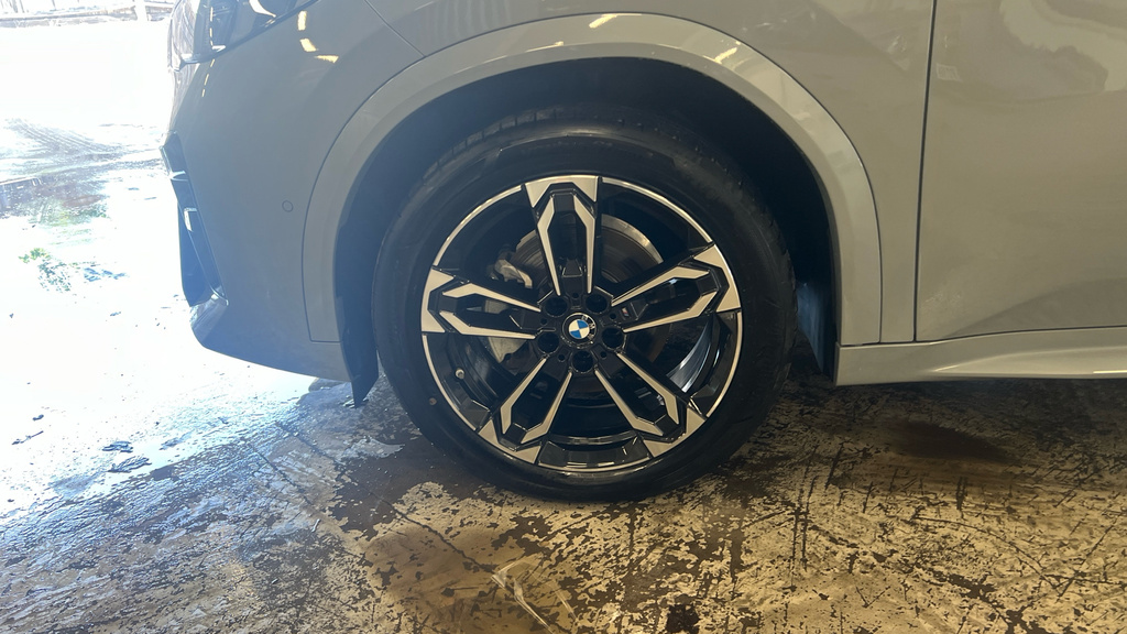 BMW iX2 150Kw Edrive20 M Sport 65Kwh Black #28