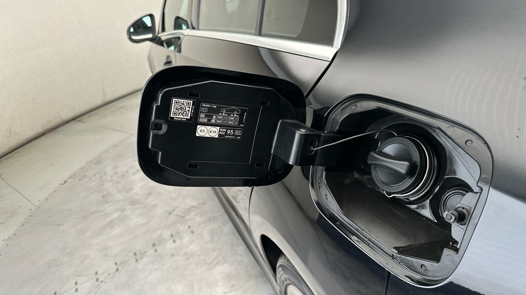 Mercedes-Benz A Class A200 Amg Line Premium 2019 White #25