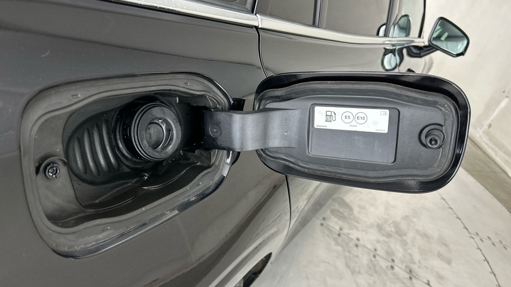 Volvo V60 D3 Momentum Plus Black #30