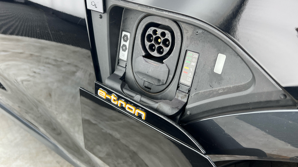 Audi E-tron 300Kw 55 Quattro 95Kwh Black Edition Blue #32
