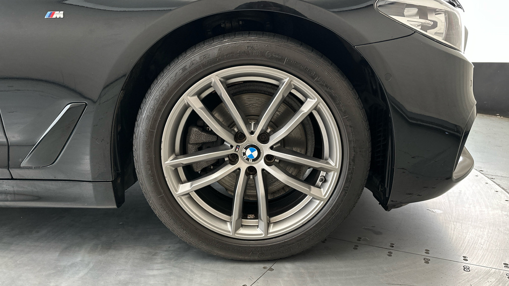 BMW 5 Series 520D M Sport Grey #25