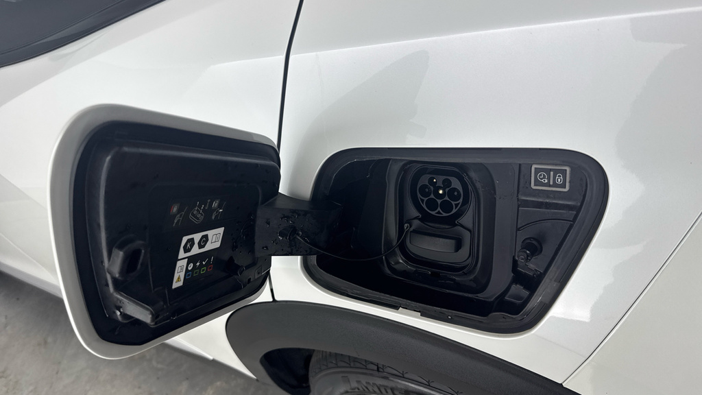 Peugeot e-2008 50Kwh Allure Premium White #21