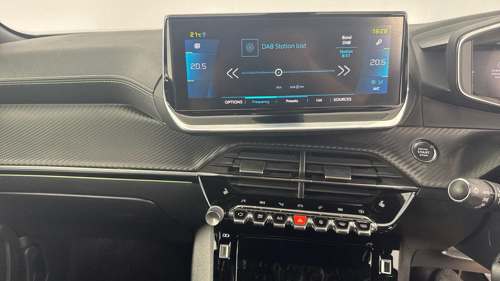 Peugeot e-2008 50Kwh Allure Premium White #12