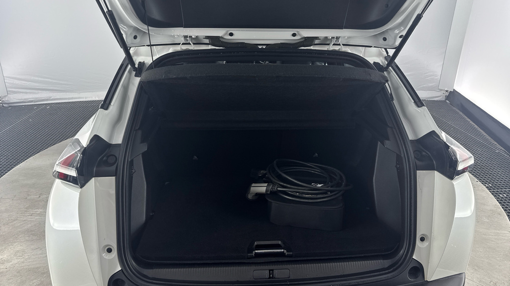 Peugeot e-2008 50Kwh Allure Premium White #15