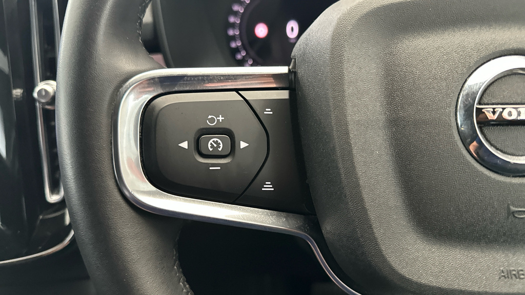 Volvo XC40 Electric Black #14