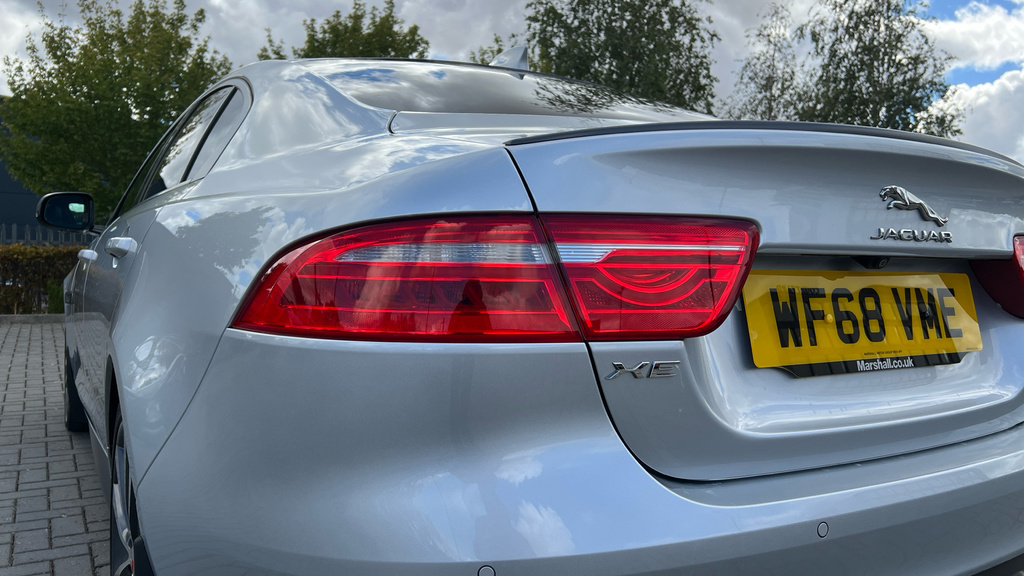 Jaguar XE 2.0D 180 R-sport White #48